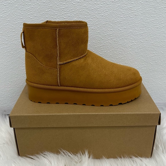 Forever - Chestnut Platform Mini UGG Style Boots - New in box! - Picture 3 of 3